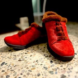 Bzees machine washable mules, super comfortable in red. Size 10